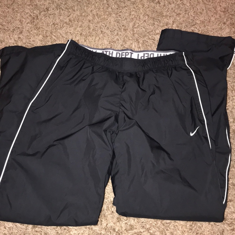 Black Nike windbreaker pants